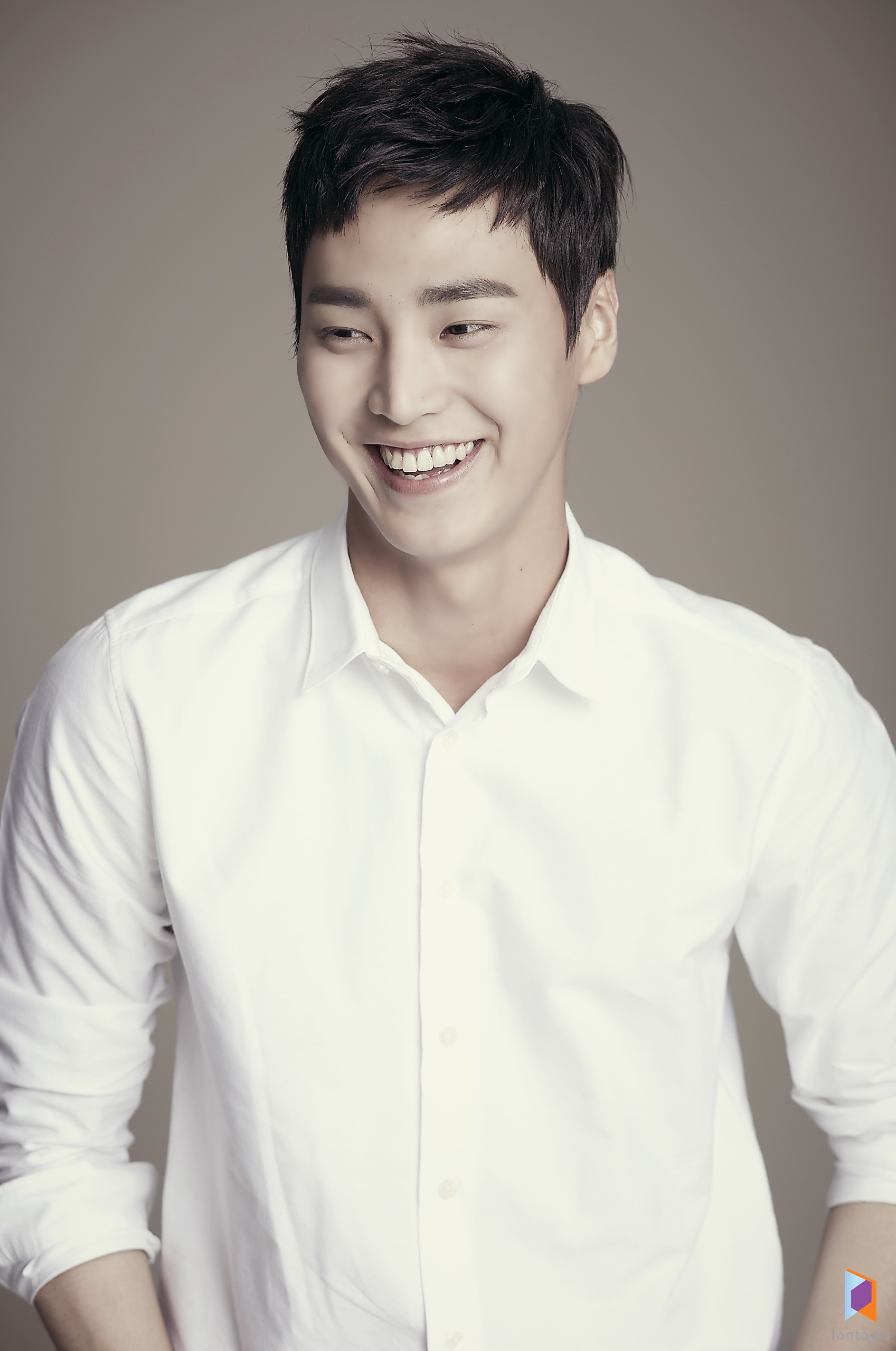 Ли со хван. Ли тхэ хван 2020. Ли тхэ-хван актер. Ли тхэ-хван корейский актёр. Ву ду хван актер.